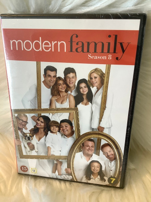 MODERNI PERHE KAUSI 8 (UUSI,MUOVEISSA)