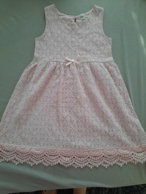 Vaaleanpunainen pitsi mekko koko 122cm