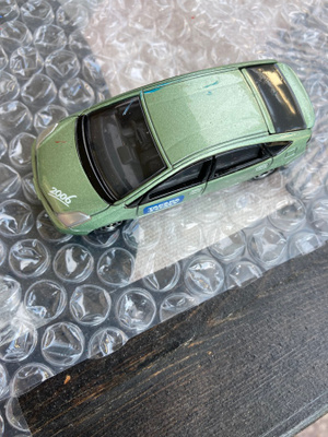 Toyota Prius mk2 Tomica n 1/64 pikkuauto.