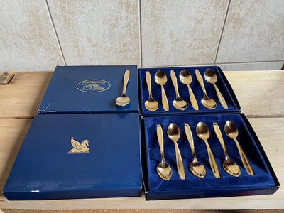 Kullatut kahvi- ja teelusikat (6 + 7 ) Valitut Palat