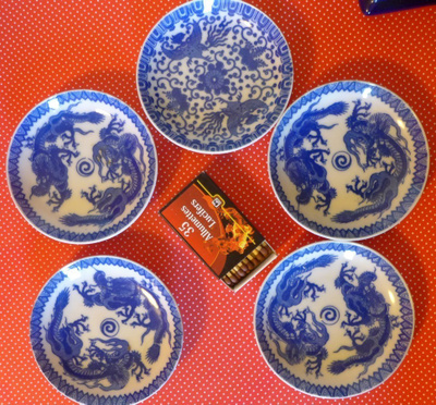 Lautanen posliinia Japan  5kpl halk.9 cm,