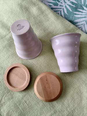 2kpl design Allmugg-mukeja puujalustojen kera