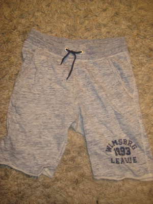 ** H&M college shortsit, koko 170 **