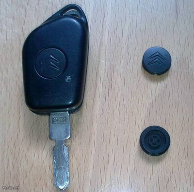Citroën (Citroen) avaimenperän kuminen painike