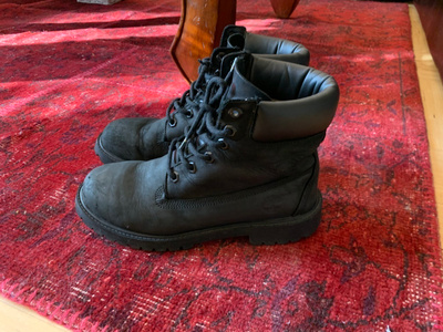 Timberland mustat nilkkurit 39