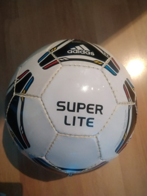 Jalkapallo Adidas Superlite 5-koko.