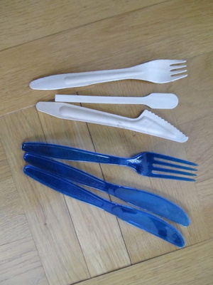 Aterimet erilaiset, puiset + siniset muoviset , 6 kpl !