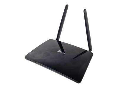 4g modeeni / reititin (TP-Link TL-MR150)