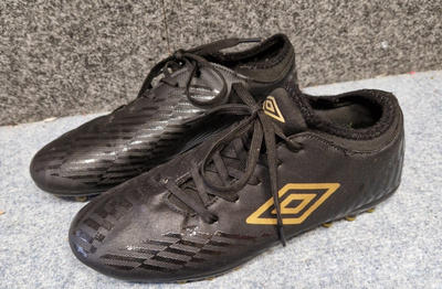 Jalkapallokengät Umbro koko 37.Sisämitta 23,5 cm uudenve...