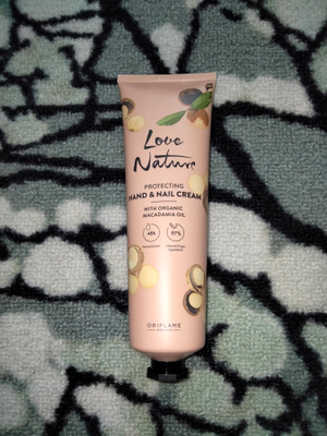 ~Oriflame Macadamia Oil -käsi- ja kynsinauhavoide~