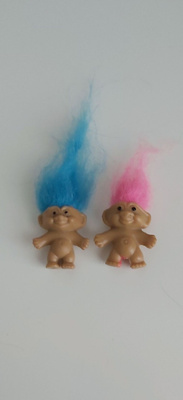 PIENET TROLLI-FIGUURIT 2 KPL YHT.HINT.- koko  3,5 CM + tukka