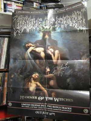 CRADLE OF FILTH JULISTE KOKO BÄNDIN NIMMAREILLA!