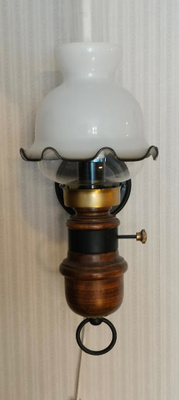 Sähköinen seinälamppu