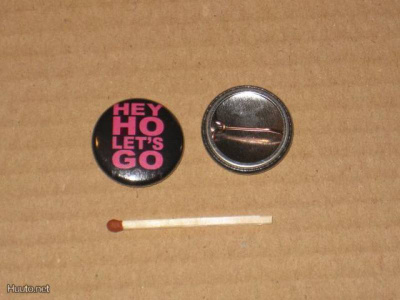 Hey Ho Let´s Go Ramones rintanappi 1" d1