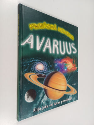 Nicholas Harris : Pimeässä hohtava avaruus