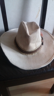 Hieno hattu koko 57