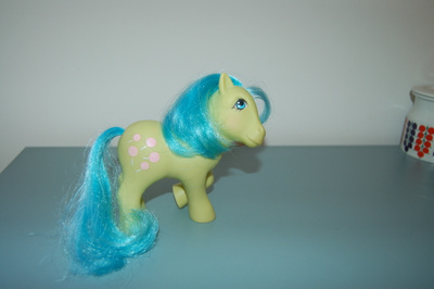 MY LITTLE PONY G1 ' TOOTSIE KELTAINEN ' / HASBRO