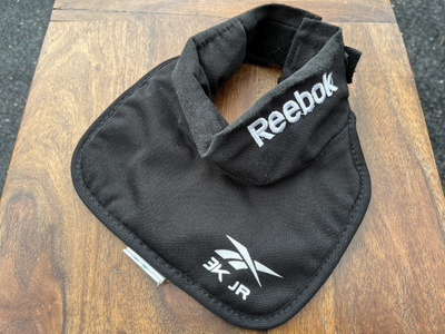 Reebok 3K JR kaulasuoja juniorille - myös nouto