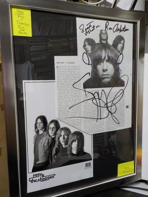 IGGY & THE STOOGES TAULU KOLMELLA NIMMARILLA
