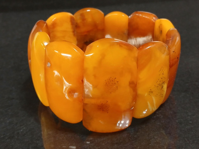 ANTIQUE Vintage Genuine BALTIC AMBER Egg Yolk