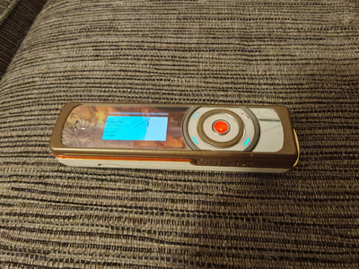 Nokia 7380 "huulipunapuhelin"