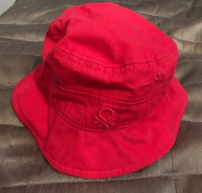Benetton aurinkohattu koko S (6-7v)
