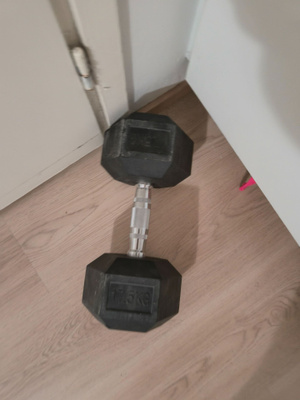 17,5 kg käsipaino metallipidikkeellä