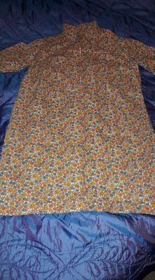 Värikäs retromekko / kotiäiti mekko