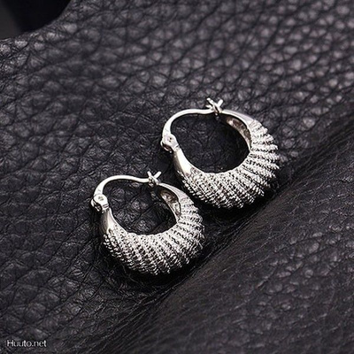+ 318 .. 14K Valkokulta Duble Openwork .. Korvakorut