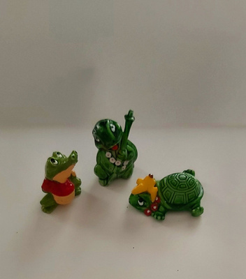 KINDER FERRERO KILPIKONNAT JA LOHIKÄÄRME-FIGUURIT