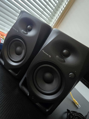 Pioneer aktiivimonitorit
