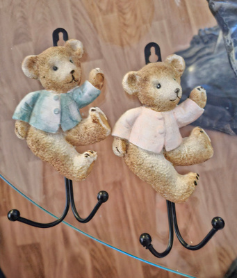 2 NALLE VAATEKOUKKUA