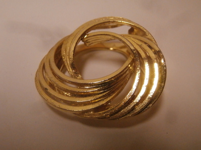 HUIVIKORU  1. KAUNIS KULLANVÄRINEN KORU