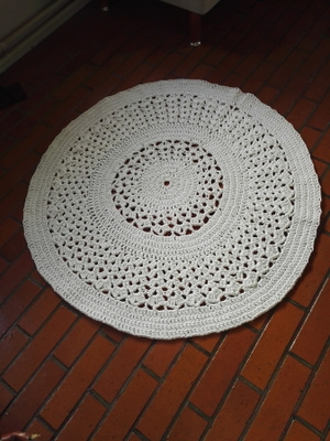 UUSI käsin virkattu n.112cm matto