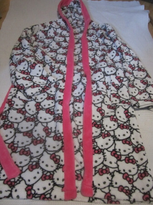 Hello Kitty Kylpytakki / Aamutakki koko 150 / 160 cm
