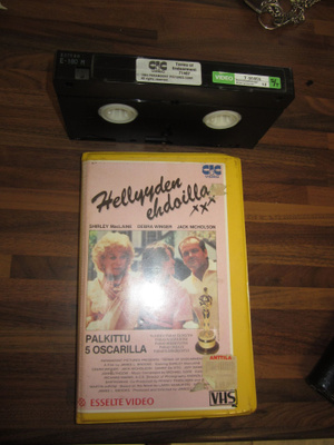HELLYYDEN EHDOILLA ; maclaine , jack nicholson ym - ISOKOPPA