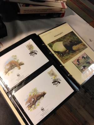 kansiollinen wwf kuoria ja postimerkkejä