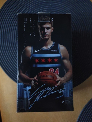 Lauri Markkanen bobblehead figuuri