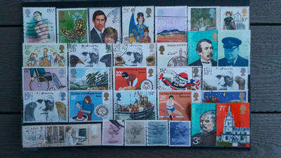 ENGLANTI 1970-1980 luku LEIMATTUJA postimerkkejä o 30 kpl