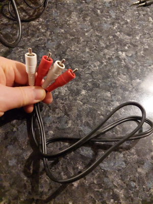 Kaapeli audiolaitteeseen