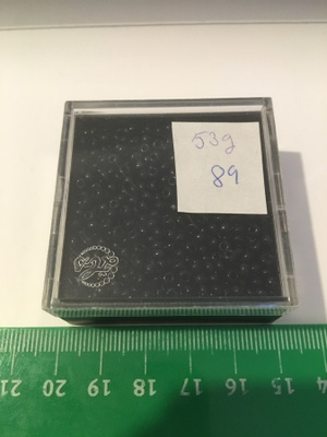 helmi 89 : musta 53 g muovirasiassa