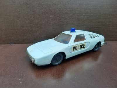 Vanha Mersu poliisiauto