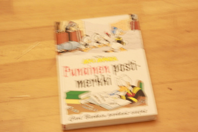 DISNEY Aku Ankka Punainen postimerkki