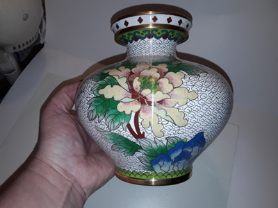 Cloisonne iso uurna.