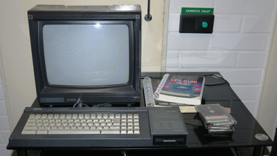 Amstrad CPC 6128 + CTM 644 Värimonitori