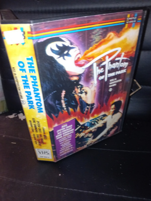 VHS Kiss ja huvipuiston haamu ( SIS POSTIKULU )