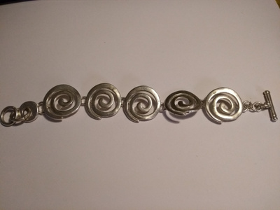 Näyttävä isokokoinen rannekoru, pituus 20,0 cm
