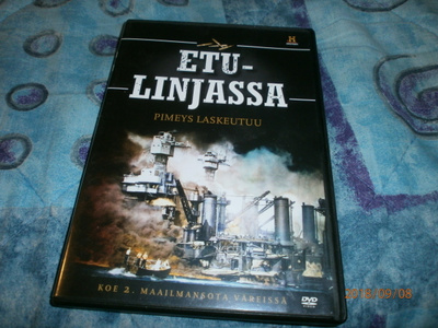 ETULINJASSA PIMEYS LASKEUTUU   -   DVD