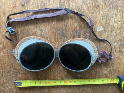 JOTKIN VANHAT AAVIKKO-/ VUORI- / LUMILASIT