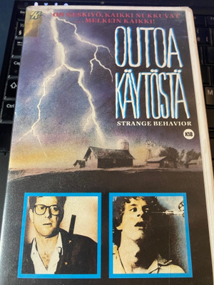 Outoa käytöstä VHS Strange Behavior